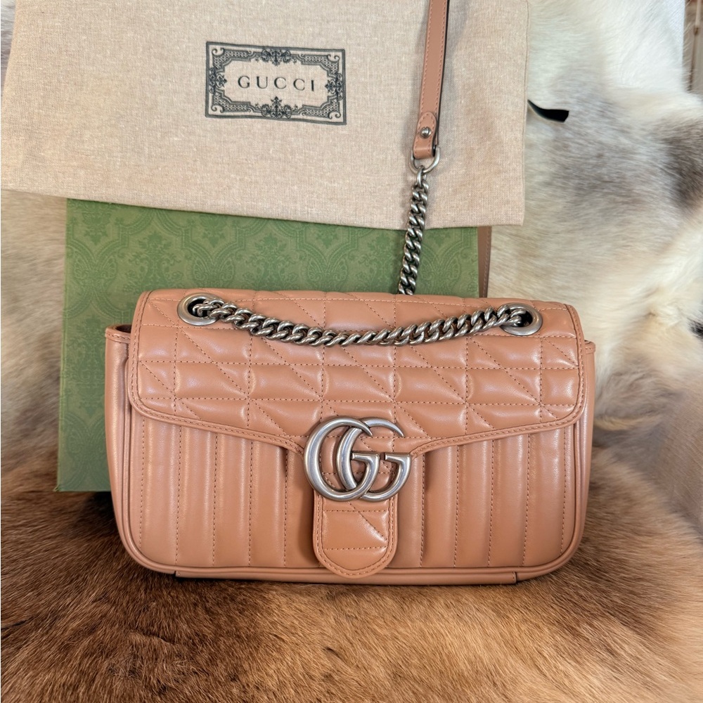 Gucci Calfskin Marmont shoulder/crossbody bag. LIKE NEW!